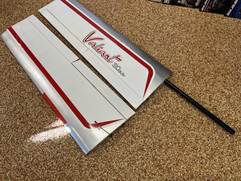 Vingpar Hanger 9 Valiant 30cc 1 par