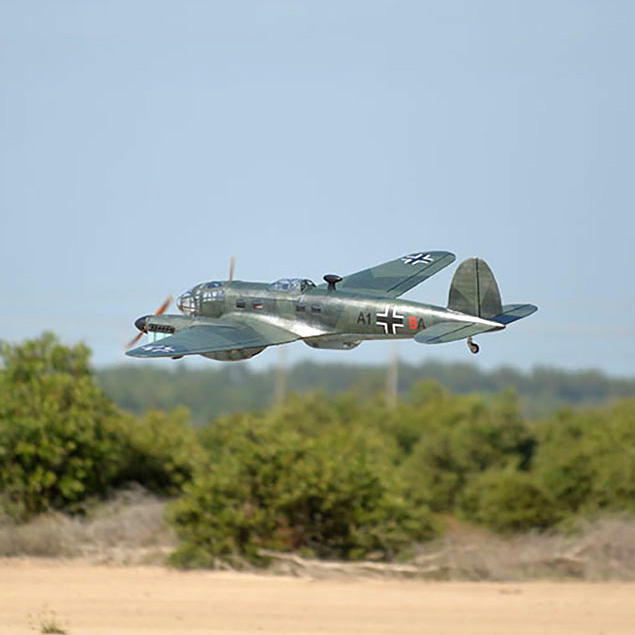 Black Horse Heinkel HE 111 20cc 2500mm spv. med ellandställ - Bild 6