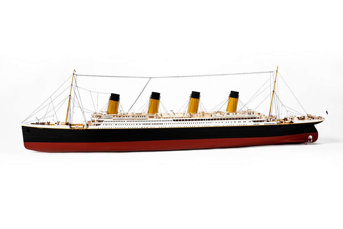 Billing Boats - RMS Titanic 1:144 Komplett - Träskorv
