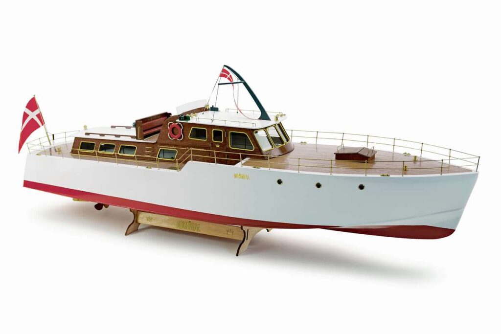 Billing Boats - Admiral 1:20 - Träskrov