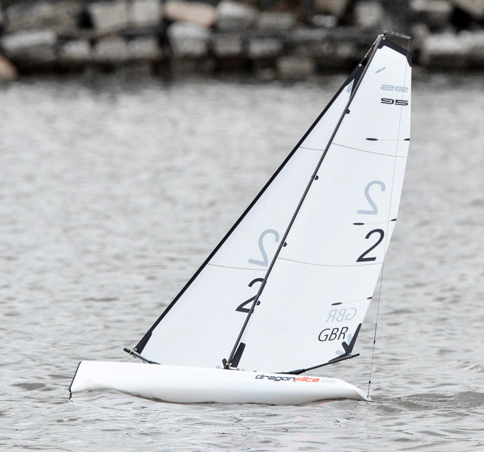 Joysway Segelbåt Dragon Flite 95 V2 PNP utan sändare - Bild 2