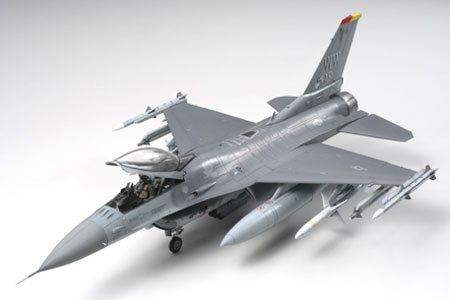 Tamiya 61098 F-16 CJ Fighting Falcon 1:48