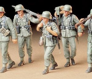 Tamiya German Machine Gun Crew ON Maneuver 1/35 plastbyggsats – 35184