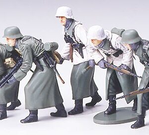 Tamiya German Assault Infantry with Winter Gear 1/35 plastbyggsats – 35256