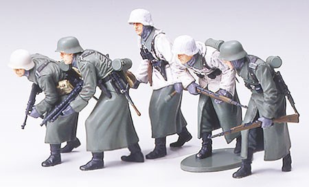 Tamiya German Assault Infantry with Winter Gear 1/35 plastbyggsats – 35256