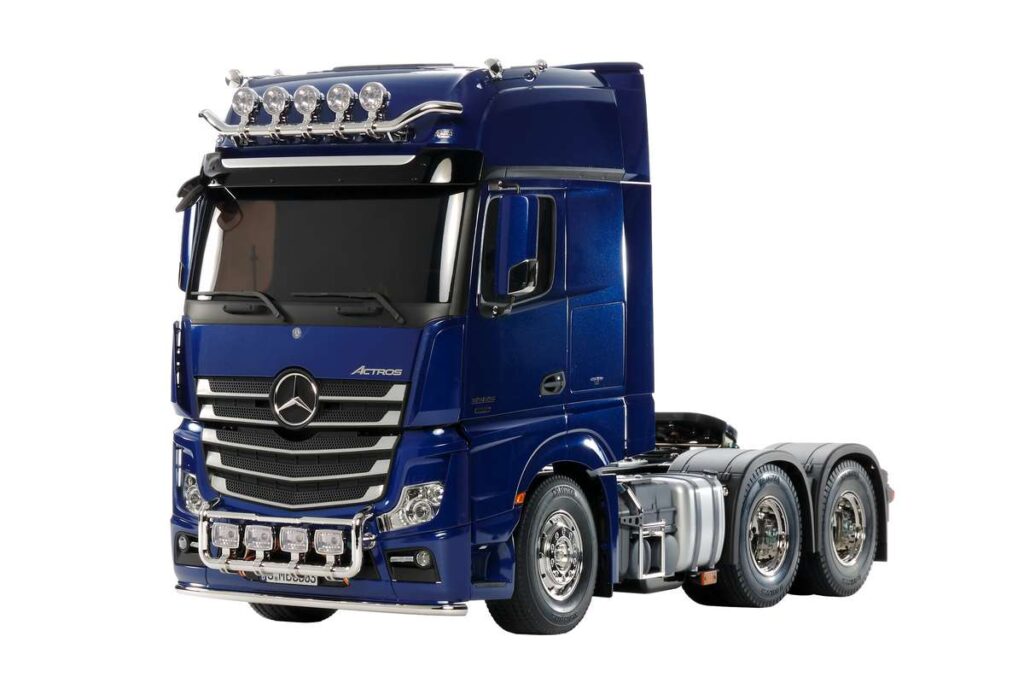 Tamiya 56354 – Mercedes-Benz Actros 3363 1/14, pärlblå