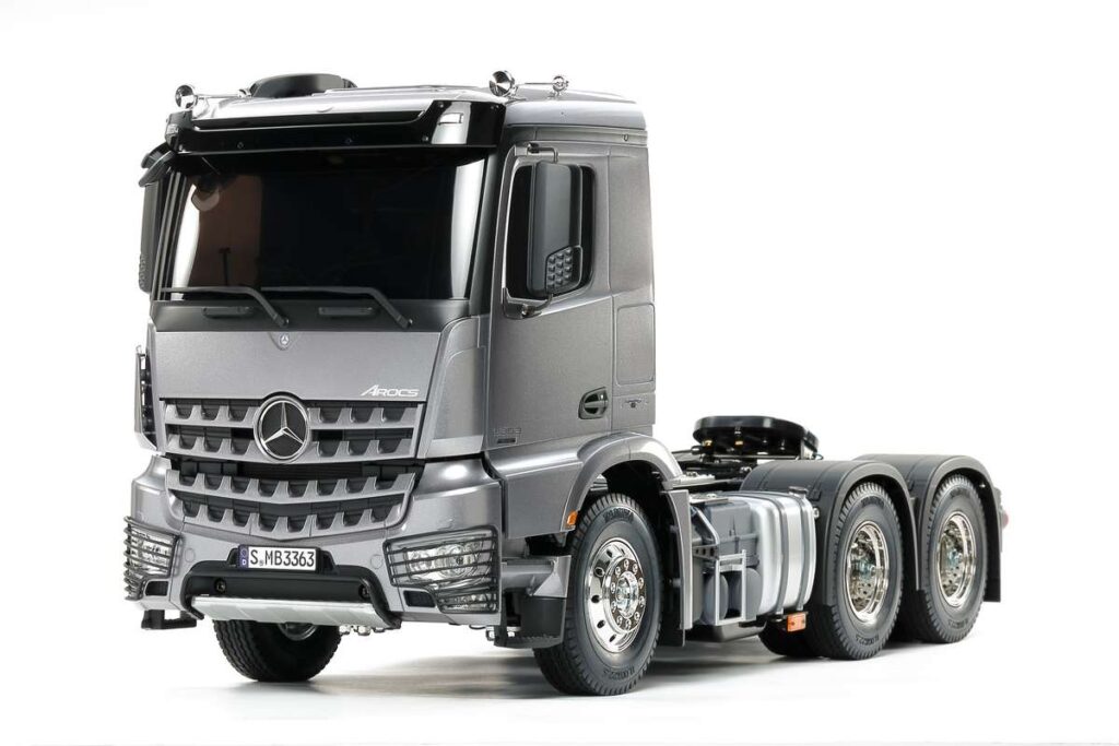Tamiya 56359 – Mercedes-Benz Arocs 3363 6×4 1/14, ljusgrå